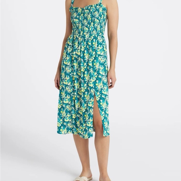 Market & Spruce Dresses & Skirts - Market & Spruce
Yolanda Sweetheart Neckline Dress
Nwt